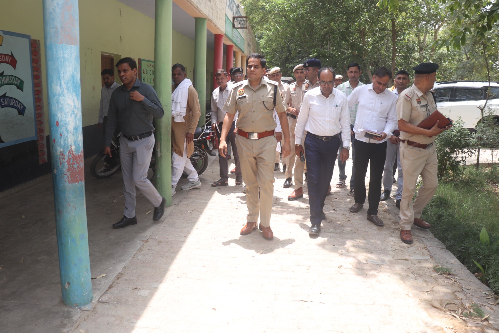 In view of the Panchayat by-election, Superintendent of Police Hansi Amit Yashvardhan and SDM Rajesh Khoth visited village Kanwari.